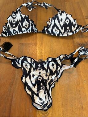 Hope's Black and White Ikat Scalloped Triangle Bikini